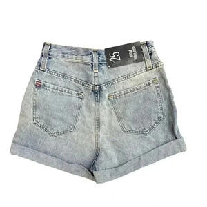 NWT Urban Outfitters BDG Mom High Rise Denim Shorts Women's Size 25 Light Wash